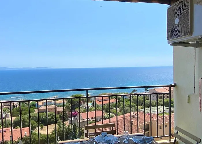 Vue Exceptionnelle !! Bien Calme Et Lumineux Sur La Prestigieuse Route Des Sanguinaires A Apartment Ajaccio (Corsica)