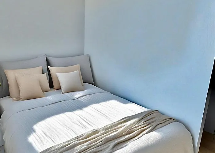 Vue Exceptionnelle !! Bien Calme Et Lumineux Sur La Prestigieuse Route Des Sanguinaires A *